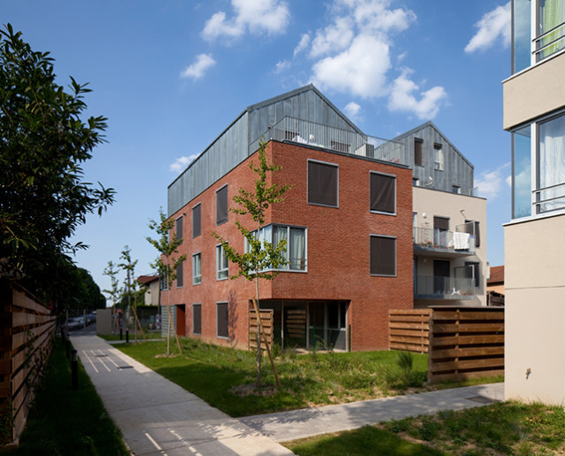 3 grandes maisons de ville brique